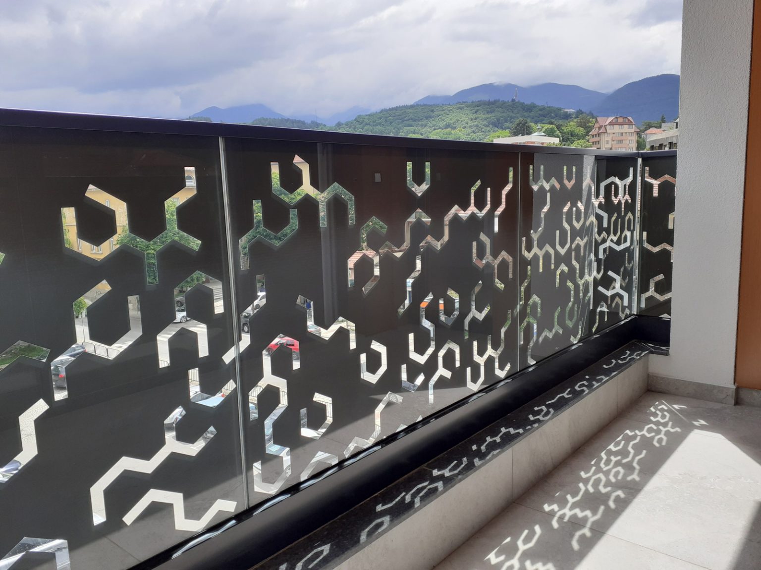 A Look at the 5 Most Popular Railing Options